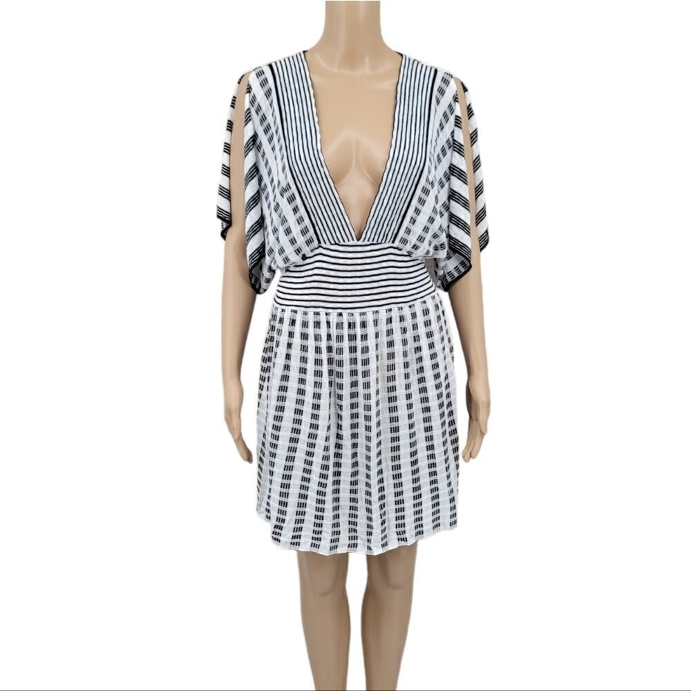 Trina Turk Black and White Knit Swimsuit Cover-up Dress Vneck